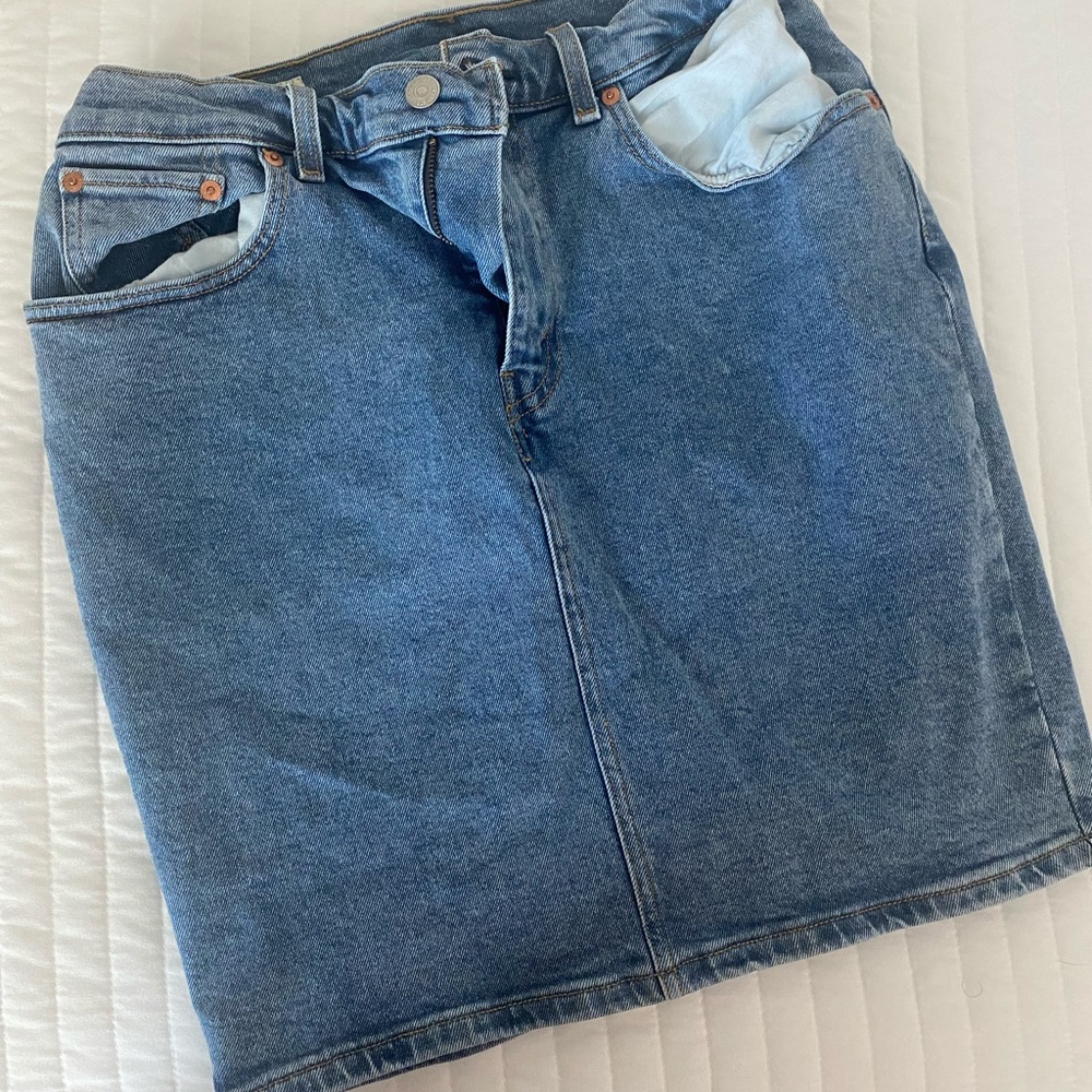 Levi’s denim mini skirt